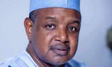 Gov Bagudu meets press club students on excursion to Airport