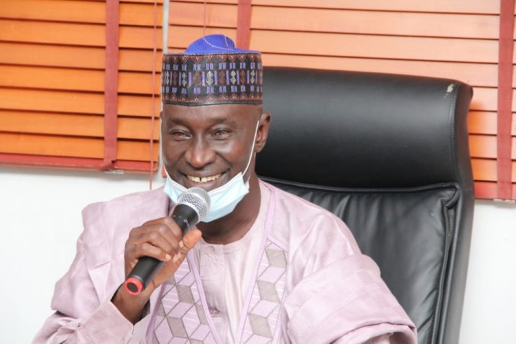 Farfesa Mai Tafsir Ya Bayar Da Tallafin Karatu Ga Matasa A Jihohin Sakkwato, Kebbi Da Zamfara