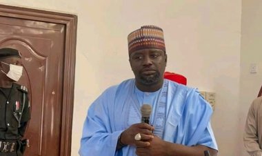 Shugaban Karamar Hukumar Mulkin Zuru Ya Yi Allah Wadai Da Kisan 'Yan Sa-kai 63