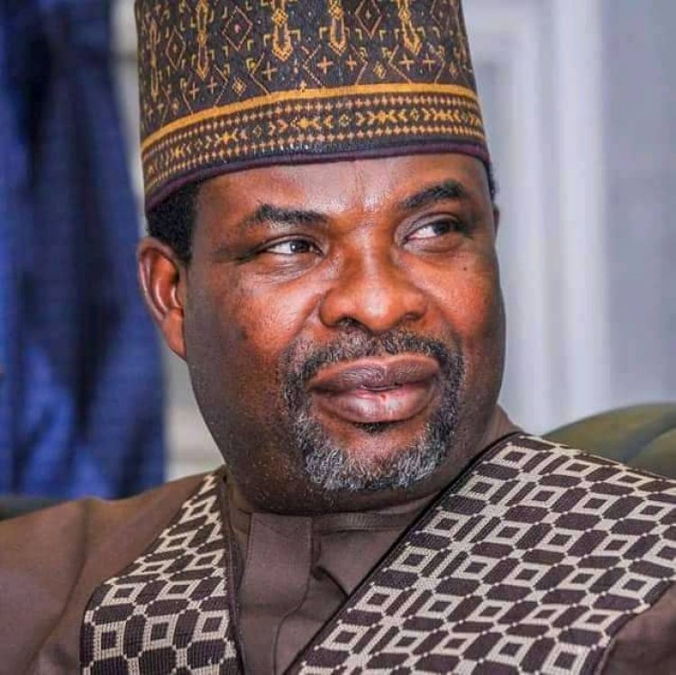   Former Zamfara  Speaker Rikiji Donates Foodsfuffs  To APC Supporters