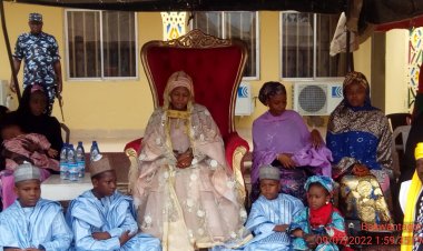 Bukin Sallah:Uwargidan Sarkin Kagara Ta Tallafawa Yara Marayu Da Kayan Karatu