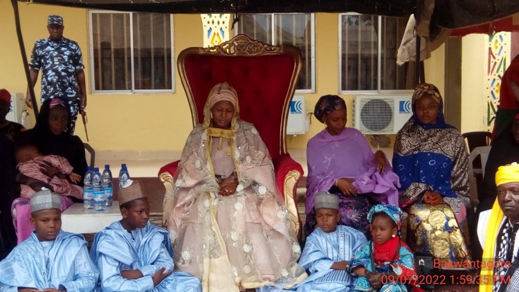 Bukin Sallah:Uwargidan Sarkin Kagara Ta Tallafawa Yara Marayu Da Kayan Karatu