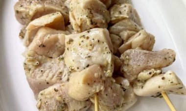 Yanda Za Ki Haɗa Chicken Souvlaki Mai Daɗin Gaske