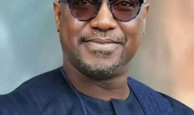 NIGER STATE GOVERNOR  PRESENTS STAFF OF OFFICE TO THE EMIR OF KAGARA