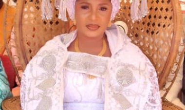 Emir of Banyam crowned Hajiya Rukayya Abubakar Mahmud as "Sarauniyar Banyam" in Taraba