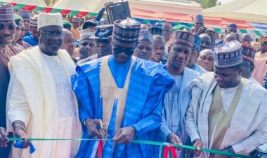 Ayyukan dogaro da kai: Gwamna Buni ya raba motoci 100 bashi ga direbobi a jihar Yobe