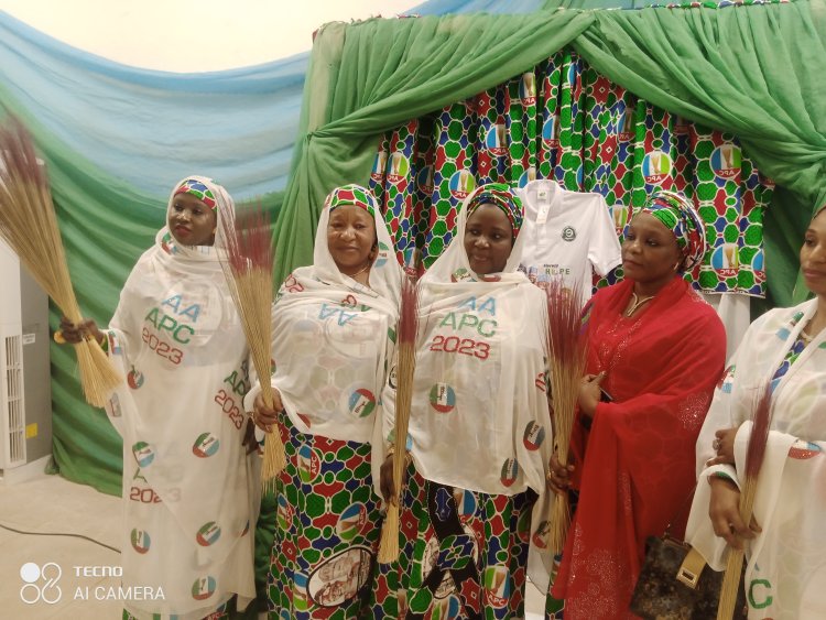 2023: Gidauniyar Sa'ar Mata Ta Kaddamar Da Kayan Kamfe  Ga Jam'iyar APC A Sakkwato