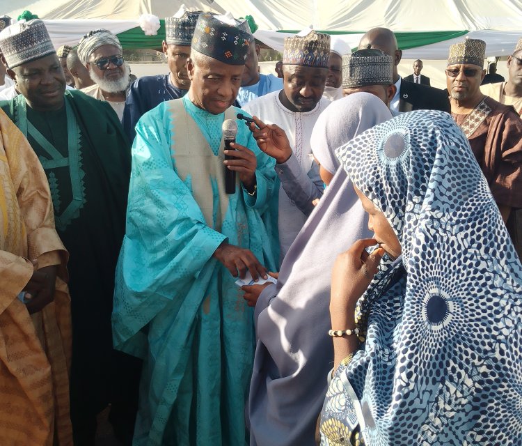 Sanata Wamakko Ya Ba Da Tallafin Miliyan 10 Ga Mutanen Da Sojoji Suka Kubutar a Sokoto