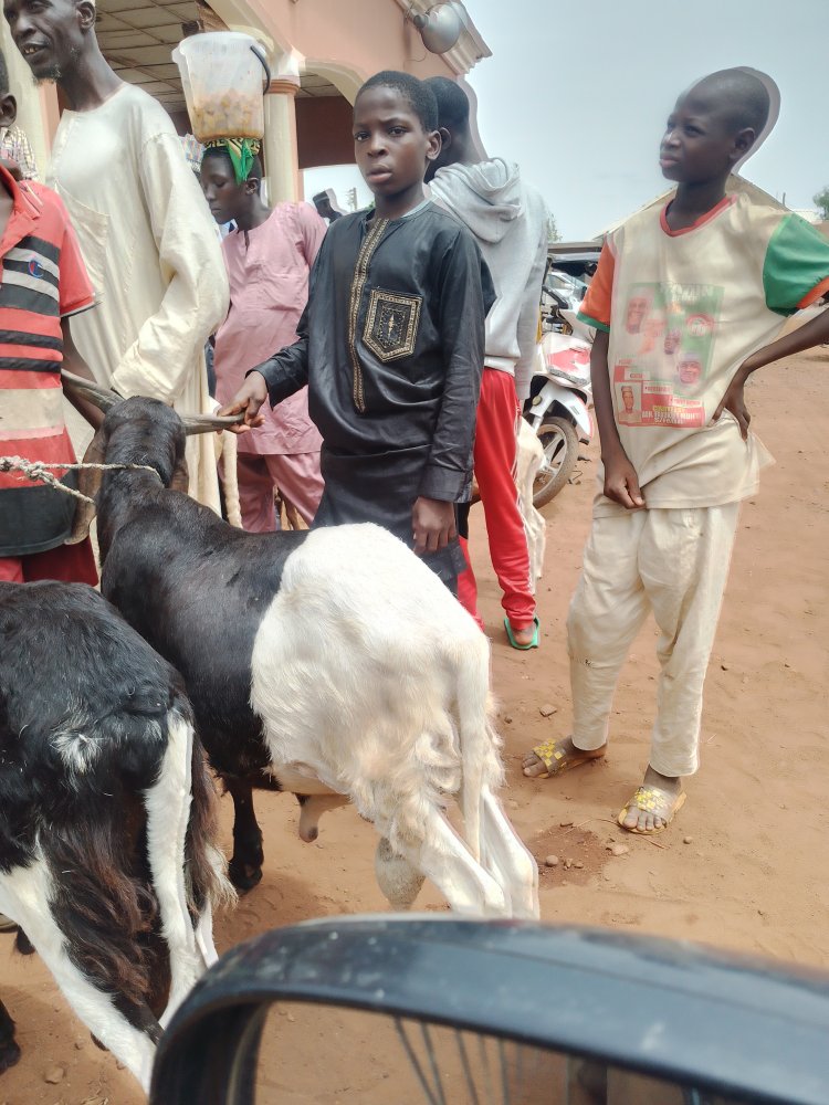 BUKIN SALLAH: A SOKOTO WANI ATTAJIRI   YA BAIWA HUKUMAR    ZAKKA DA WAKAFI  RAGUNA 20,  DAN RABAWA MABUƘATA