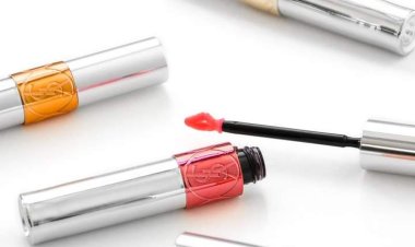 Essence Of Kiss Lip Oil