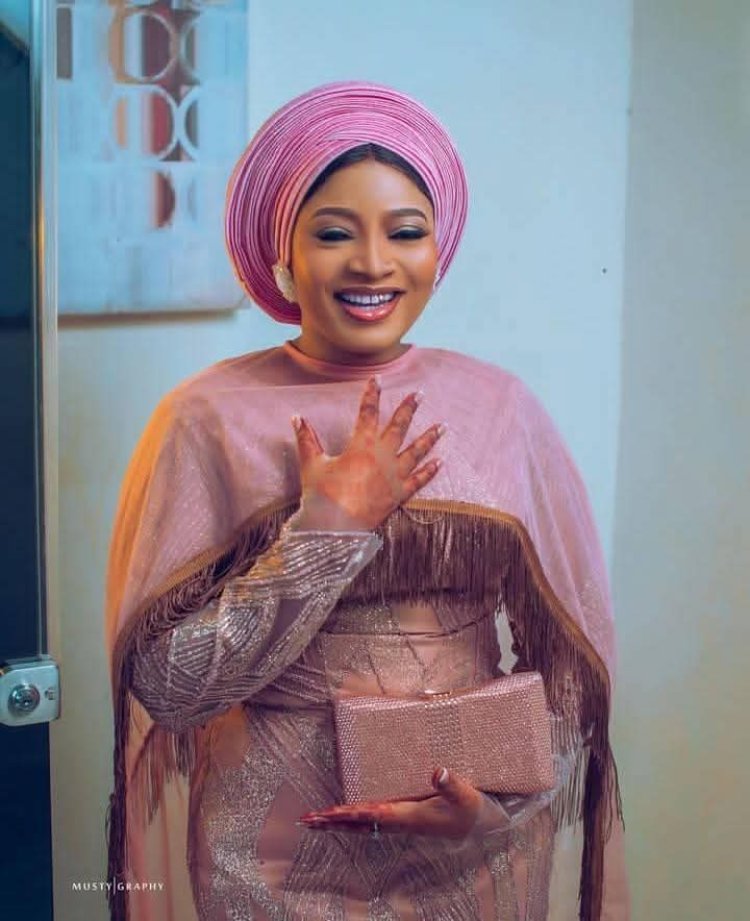 Hukumar tace finafinai ta dakatar da mawaki da jarumai mata 2 